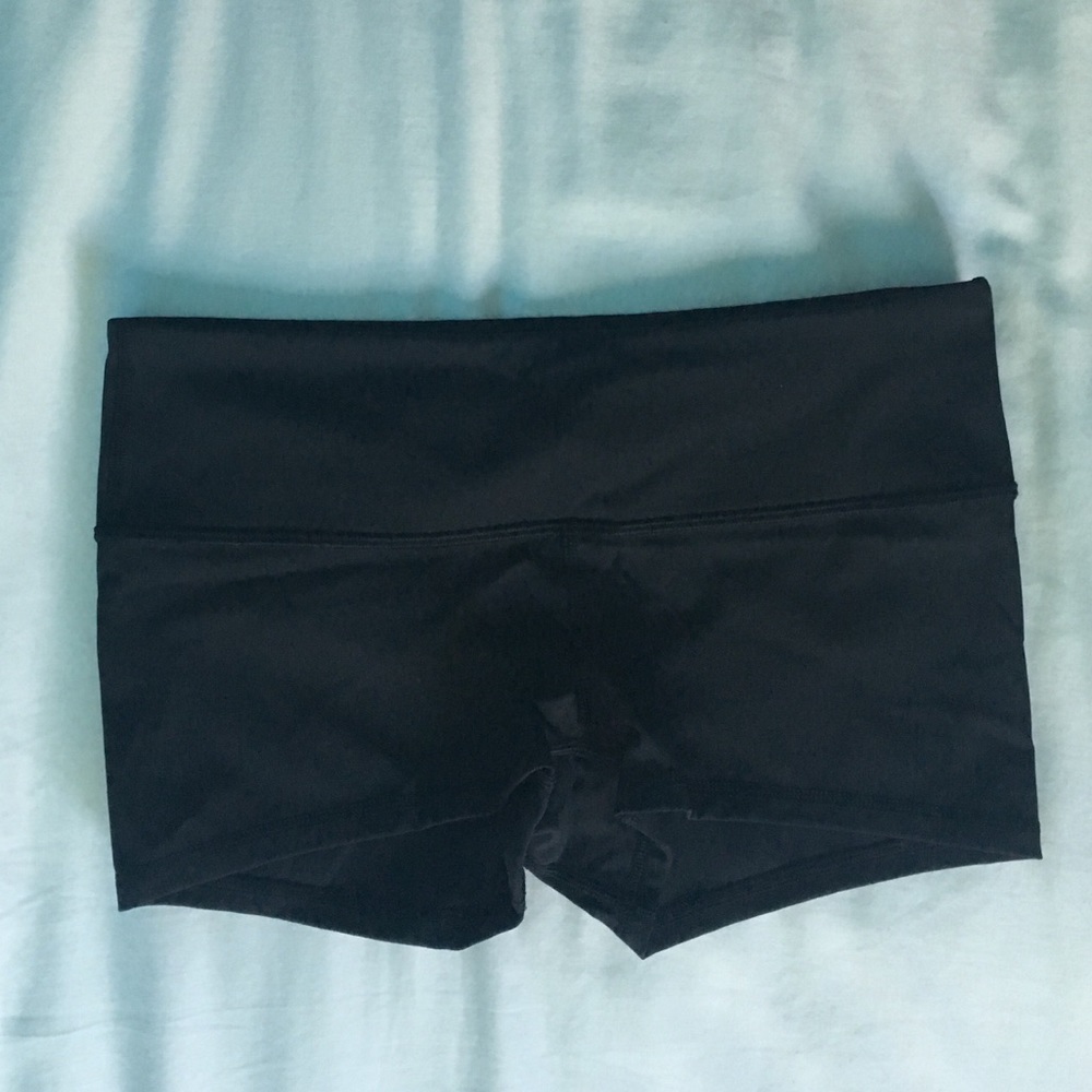 lululemon Boogie Shorts size 6 *LIKE NEW*